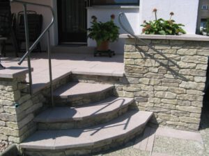 Terrassenwand mit Marmaris Light verblendet