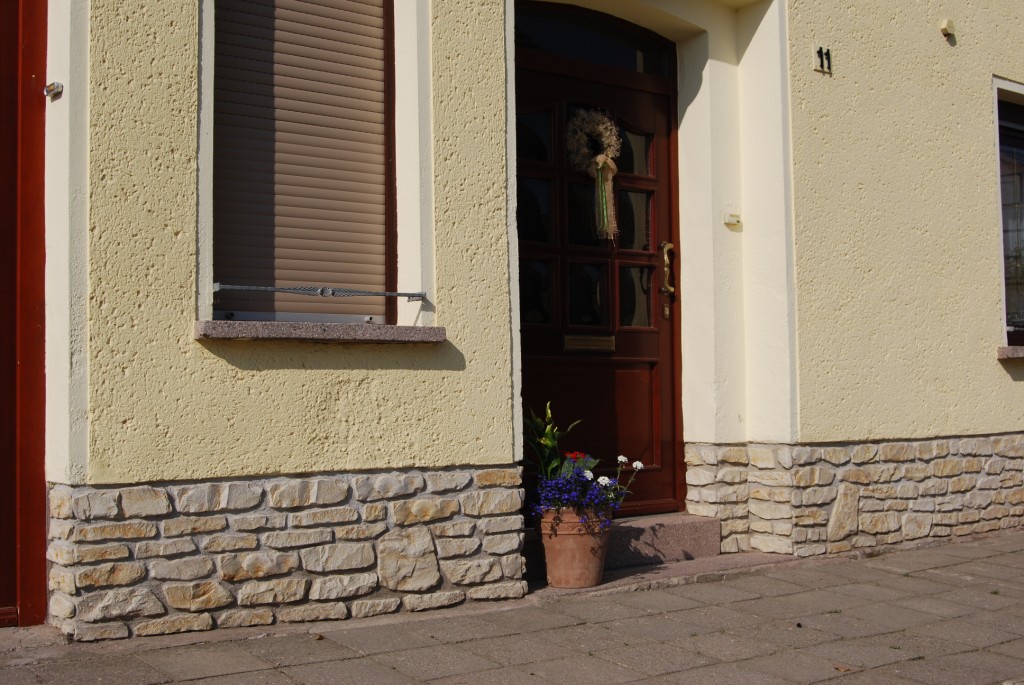 Haussockel mit Mix Antalya - Palermo - Romano, Farbe Albano