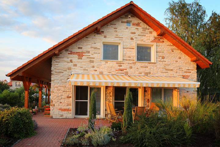 Komplette Fassade mit Mix Rustico