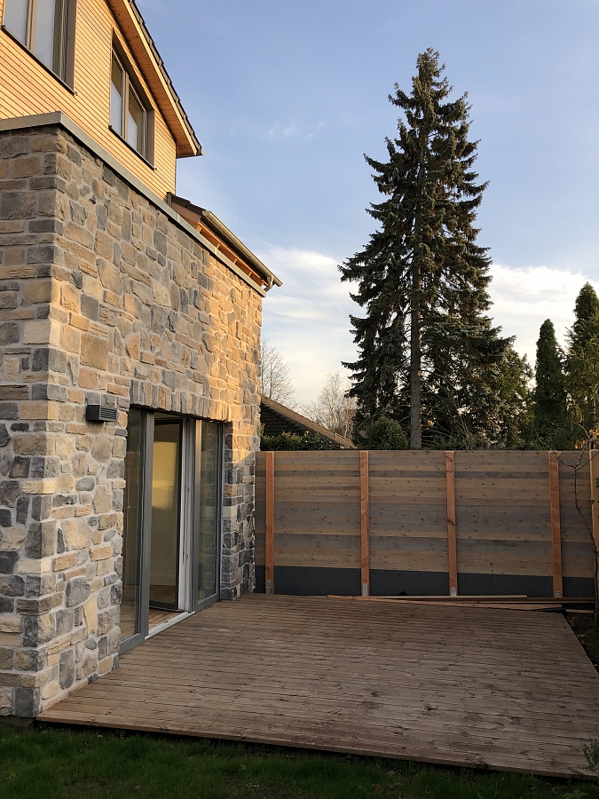 rustikale Wand mit Mix Alpina