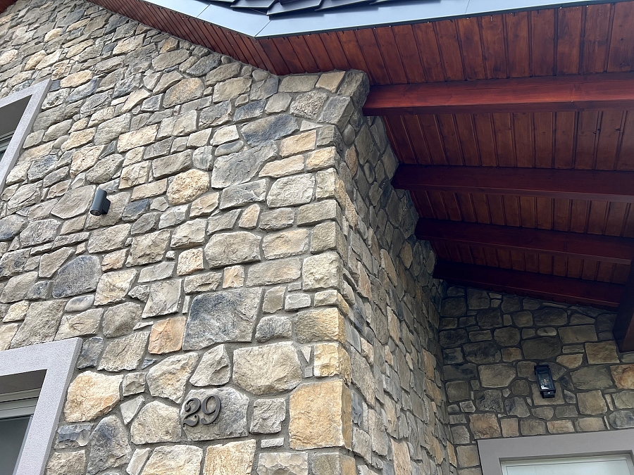 Mix Davos - harmonische Fassade mit Holz