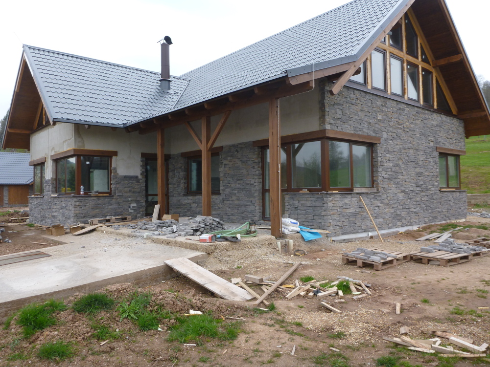 Mix Tirol Bauphase Komplettfassade