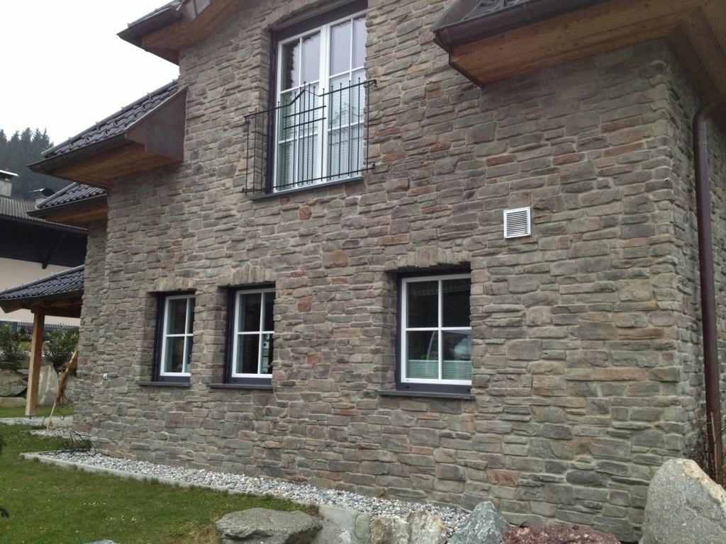 Mix Tirol - rustikale Verblendung am Haus