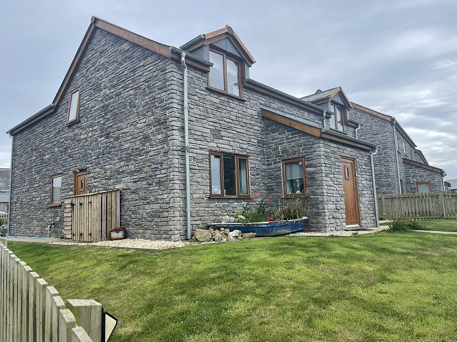 Mix Tirol-urige Fassade im Cottagestil