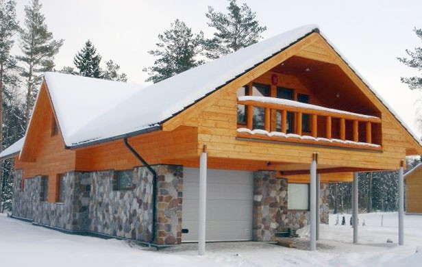 Steinverblender Field Stone 4-seasons am rustikalen Blockhaus