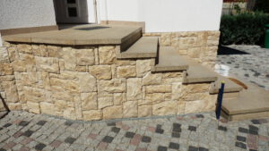 Treppenaufgang mit Adriatika Marmaris-light - Bruchstein-nachbildung
