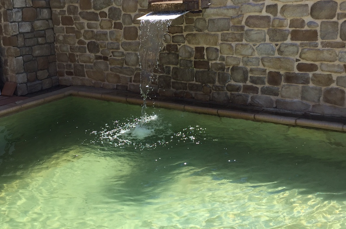 Steinverblender Mix Country - Außenwandverkleidung am Pool