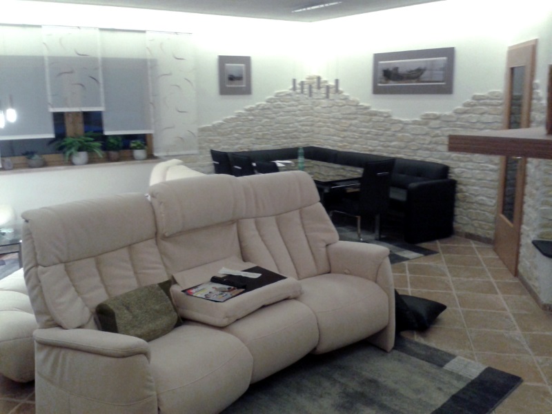 Wandverblender Antalya - mediterran - mit Sofa und Sidebord