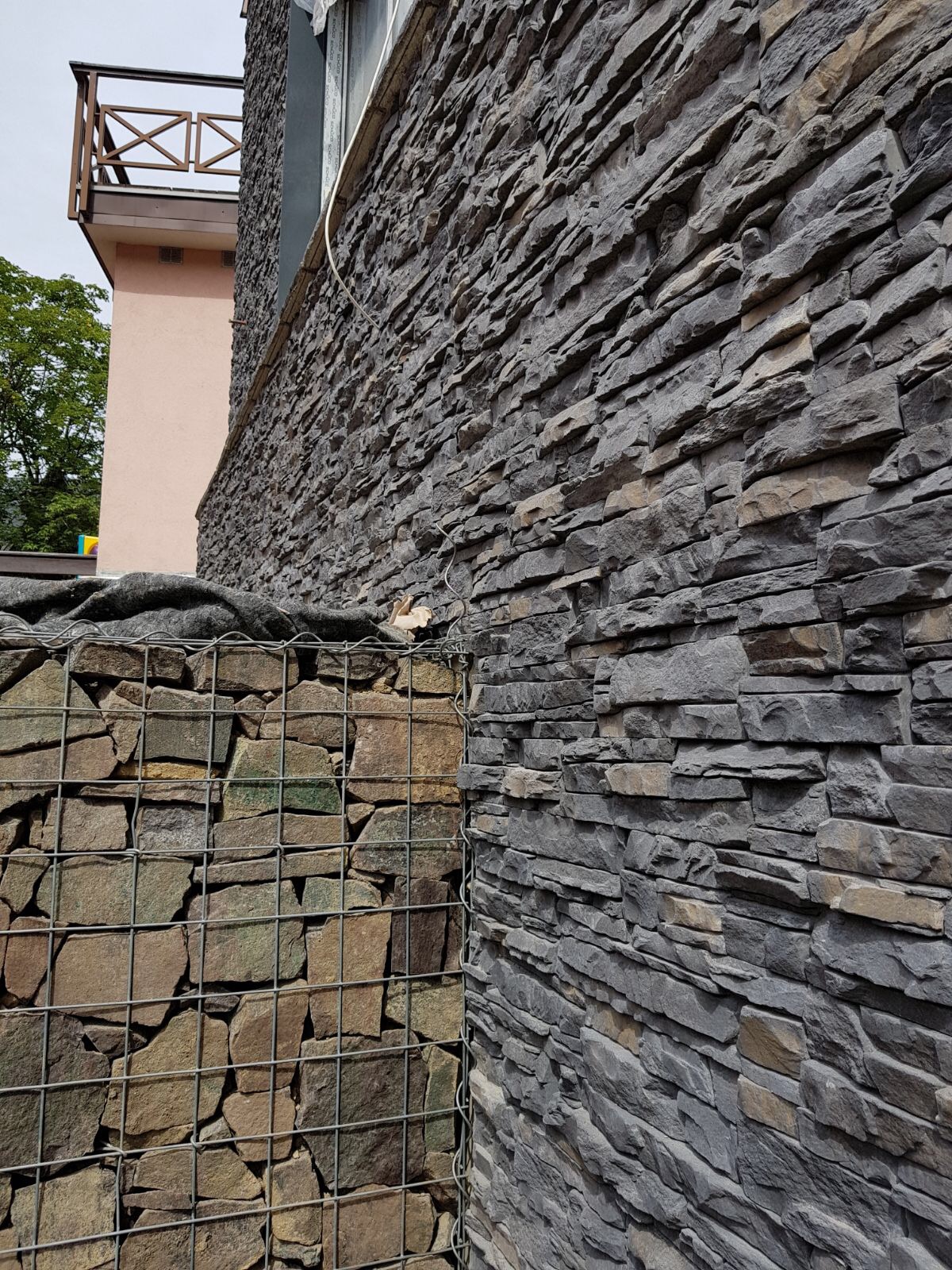 Fassade mit Ornel Nero - 688
