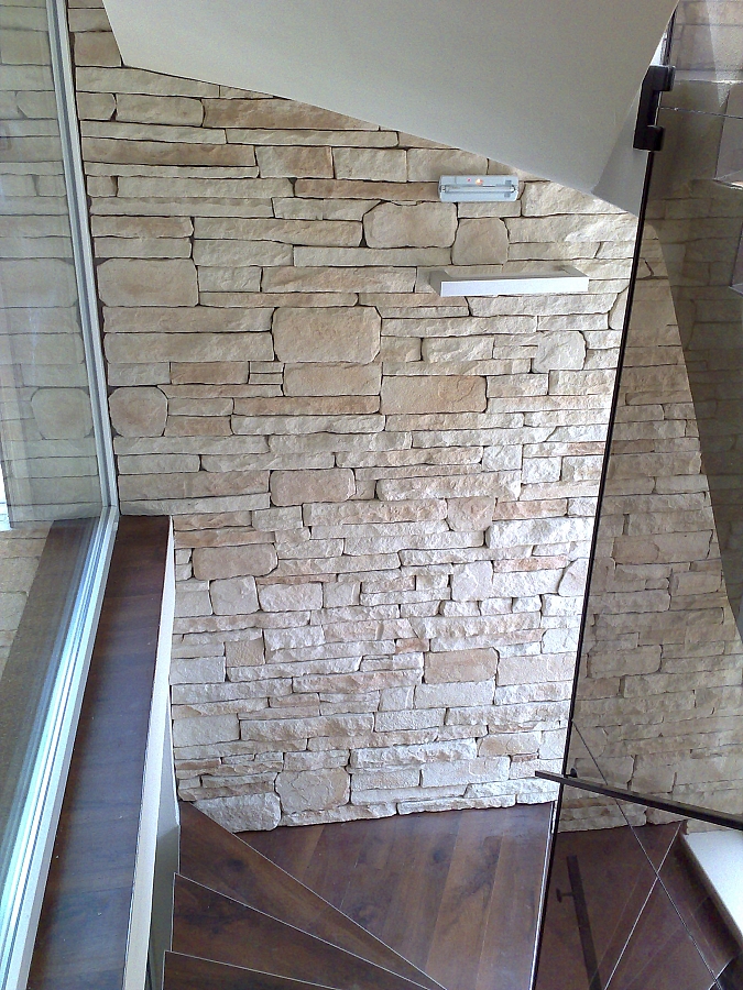 Wandverblender Split Sandstone Roma im Treppenhaus