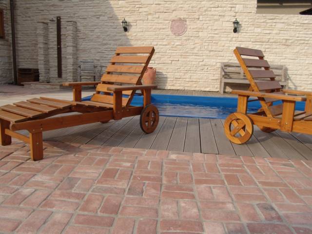 Poolmauer mit Split Sandstone Roma